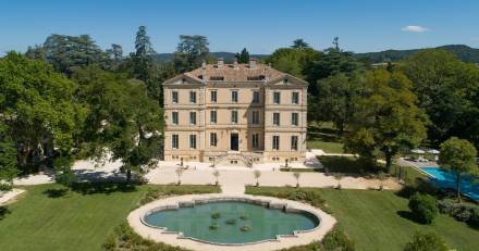 Bagnols sur Cèze - Unique dans le Gard : Le Château de Montcaud